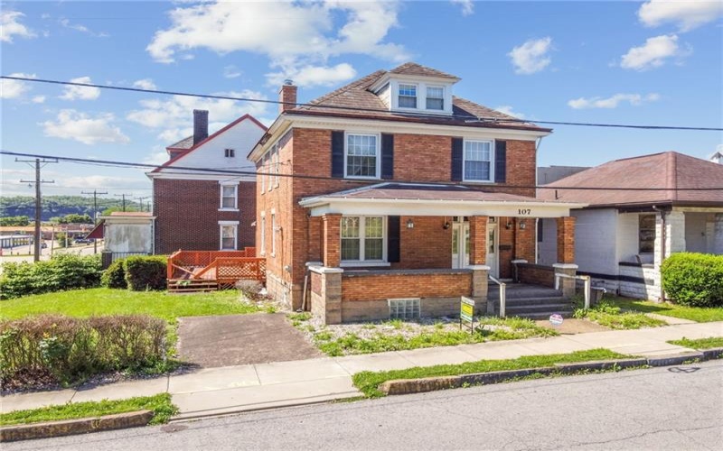 107 9TH STREET, DONORA, 15033, 5 Bedrooms Bedrooms, 10 Rooms Rooms,2 BathroomsBathrooms,Residential,For Sale,9TH STREET,1758763