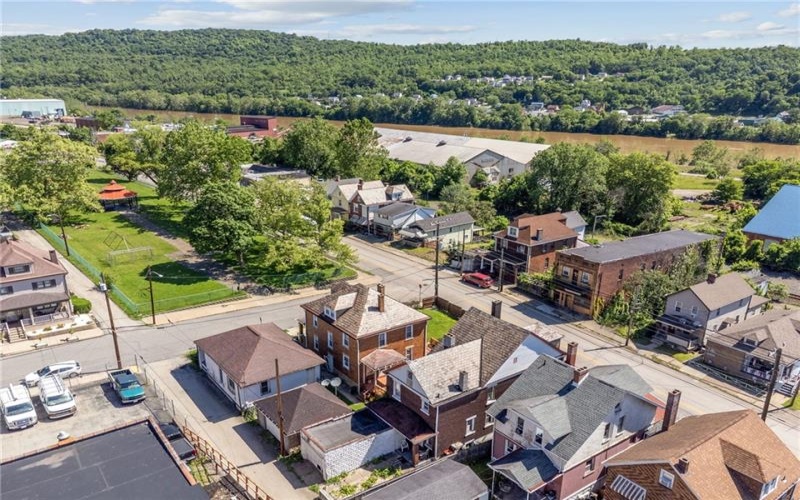 107 9TH STREET, DONORA, 15033, 5 Bedrooms Bedrooms, 10 Rooms Rooms,2 BathroomsBathrooms,Residential,For Sale,9TH STREET,1758763