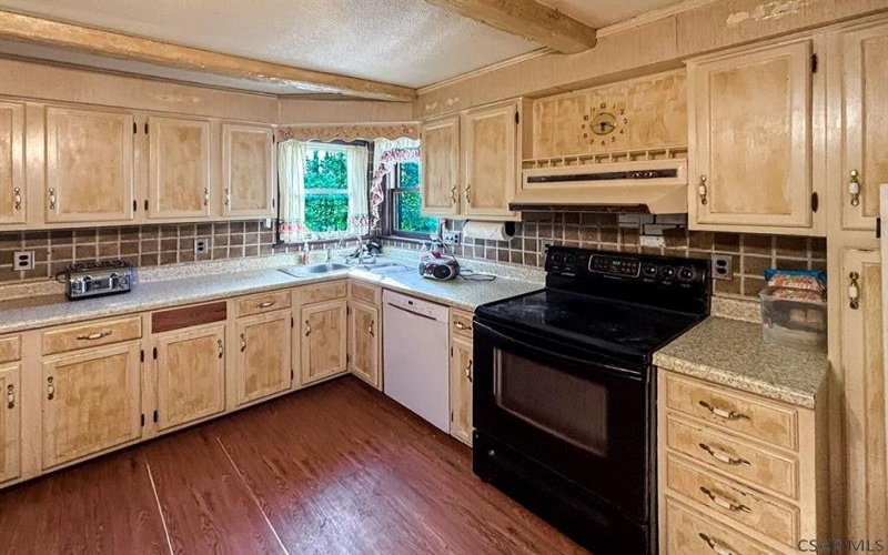 128 Drum Ave, Somerset, 15501, 3 Bedrooms Bedrooms, ,2 BathroomsBathrooms,Residential,For Sale,Drum Ave,1758967
