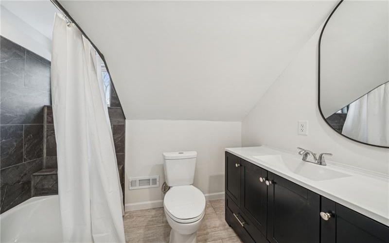 1095 Francis Blvd, New Kensington, 15068, 4 Bedrooms Bedrooms, 10 Rooms Rooms,3.1 BathroomsBathrooms,Residential,For Sale,Francis Blvd,1737047