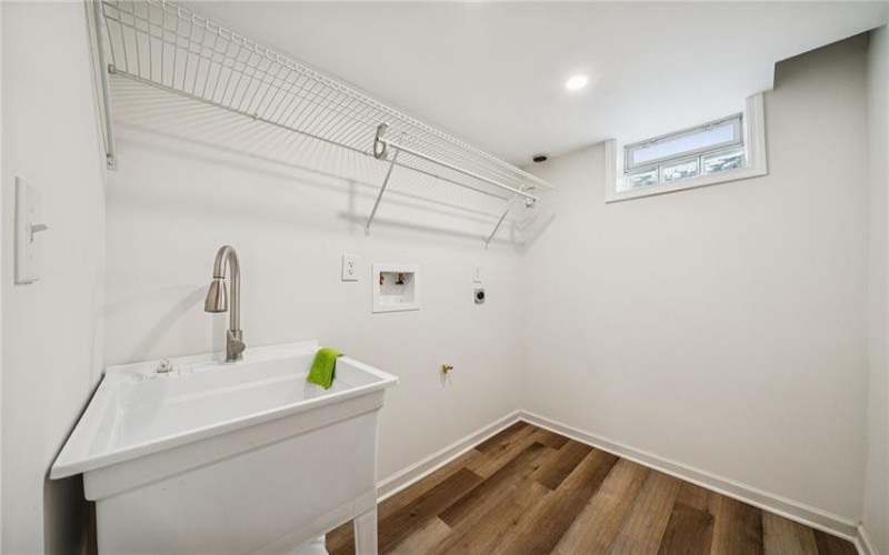 1095 Francis Blvd, New Kensington, 15068, 4 Bedrooms Bedrooms, 10 Rooms Rooms,3.1 BathroomsBathrooms,Residential,For Sale,Francis Blvd,1737047