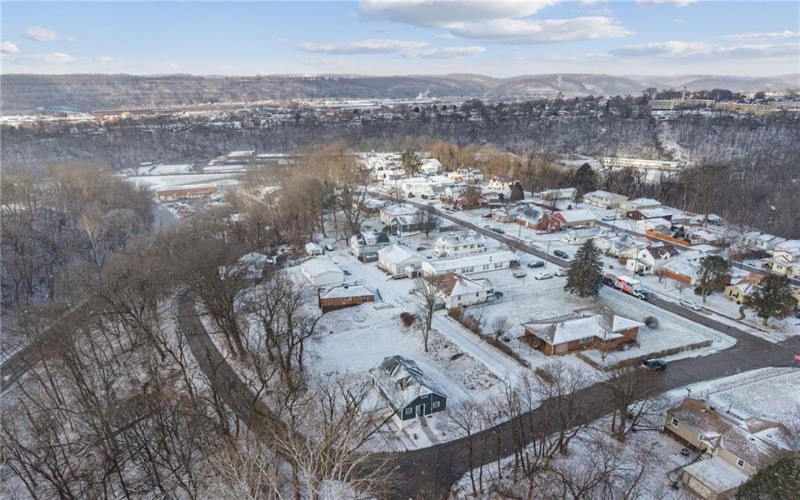 1095 Francis Blvd, New Kensington, 15068, 4 Bedrooms Bedrooms, 10 Rooms Rooms,3.1 BathroomsBathrooms,Residential,For Sale,Francis Blvd,1737047