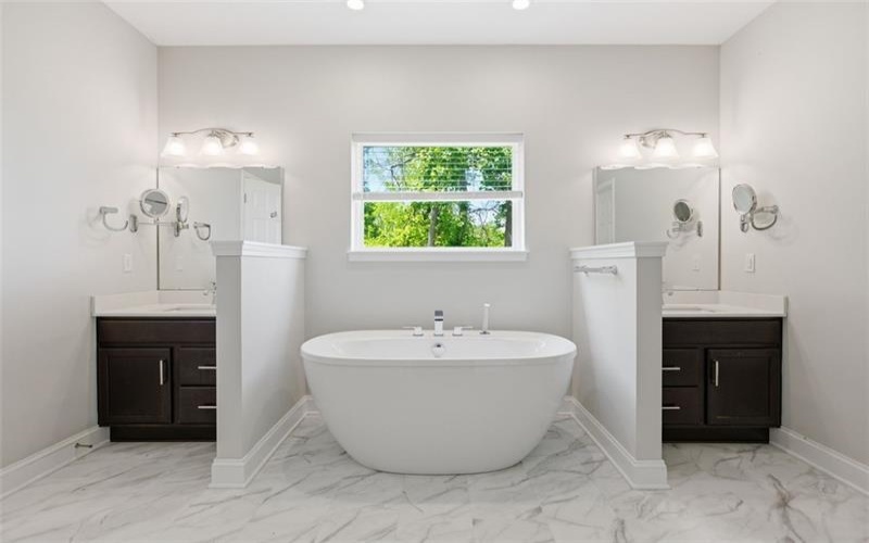 102 Eagle Lane, New Eagle, 15067, 4 Bedrooms Bedrooms, 10 Rooms Rooms,2.1 BathroomsBathrooms,Residential,For Sale,Eagle Lane,1758990
