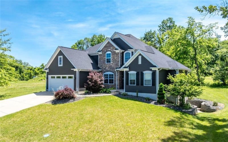 102 Eagle Lane, New Eagle, 15067, 4 Bedrooms Bedrooms, 10 Rooms Rooms,2.1 BathroomsBathrooms,Residential,For Sale,Eagle Lane,1758990