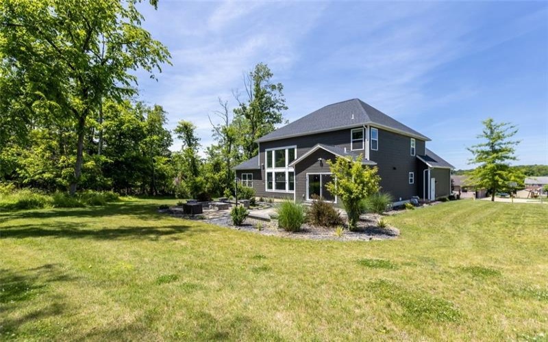 102 Eagle Lane, New Eagle, 15067, 4 Bedrooms Bedrooms, 10 Rooms Rooms,2.1 BathroomsBathrooms,Residential,For Sale,Eagle Lane,1758990