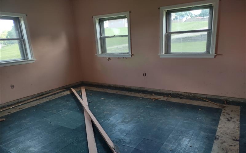 1035 Ohio Street, Jeannette, 15644, 5 Bedrooms Bedrooms, ,Residential,For Sale,Ohio Street,1759218