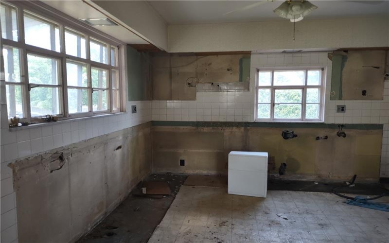 1035 Ohio Street, Jeannette, 15644, 5 Bedrooms Bedrooms, ,Residential,For Sale,Ohio Street,1759218