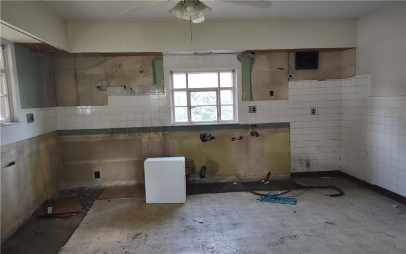 1035 Ohio Street, Jeannette, 15644, 5 Bedrooms Bedrooms, ,Residential,For Sale,Ohio Street,1759218