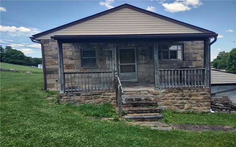 1035 Ohio Street, Jeannette, 15644, 5 Bedrooms Bedrooms, ,Residential,For Sale,Ohio Street,1759218