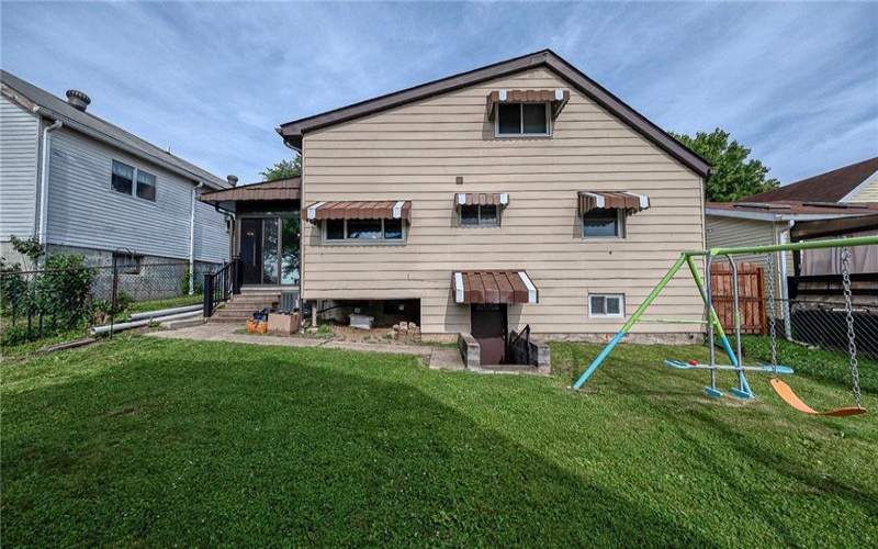 335 Liberty Ave, Washington, 15301, 4 Bedrooms Bedrooms, 11 Rooms Rooms,2 BathroomsBathrooms,Residential,For Sale,Liberty Ave,1759366