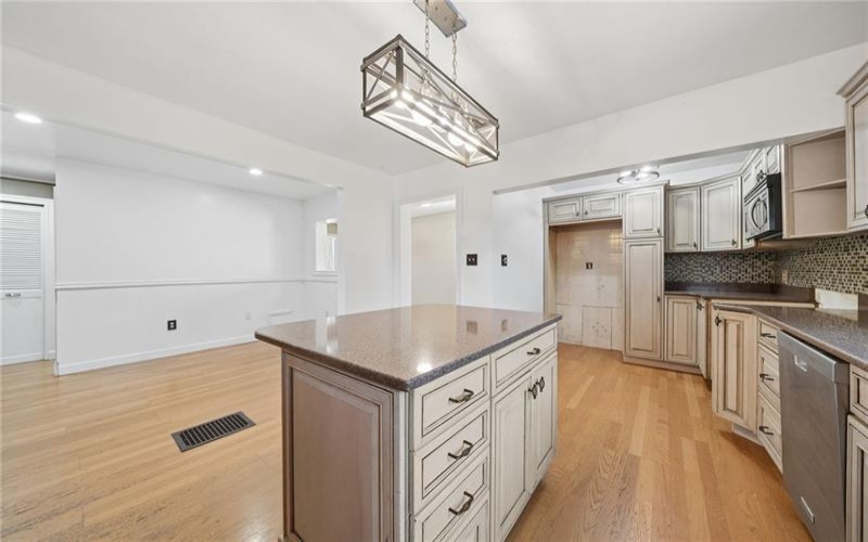 512 5TH STREET, WEBSTER, 15087, 3 Bedrooms Bedrooms, 7 Rooms Rooms,3 BathroomsBathrooms,Residential,For Sale,5TH STREET,1759436
