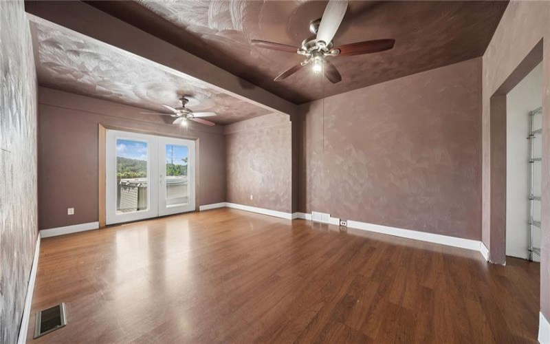 512 5TH STREET, WEBSTER, 15087, 3 Bedrooms Bedrooms, 7 Rooms Rooms,3 BathroomsBathrooms,Residential,For Sale,5TH STREET,1759436
