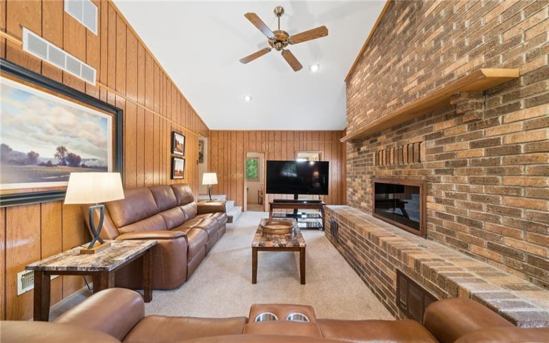 215 Shelby Drive, Greensburg, 15601, 3 Bedrooms Bedrooms, 9 Rooms Rooms,3.1 BathroomsBathrooms,Residential,For Sale,Shelby Drive,1759461