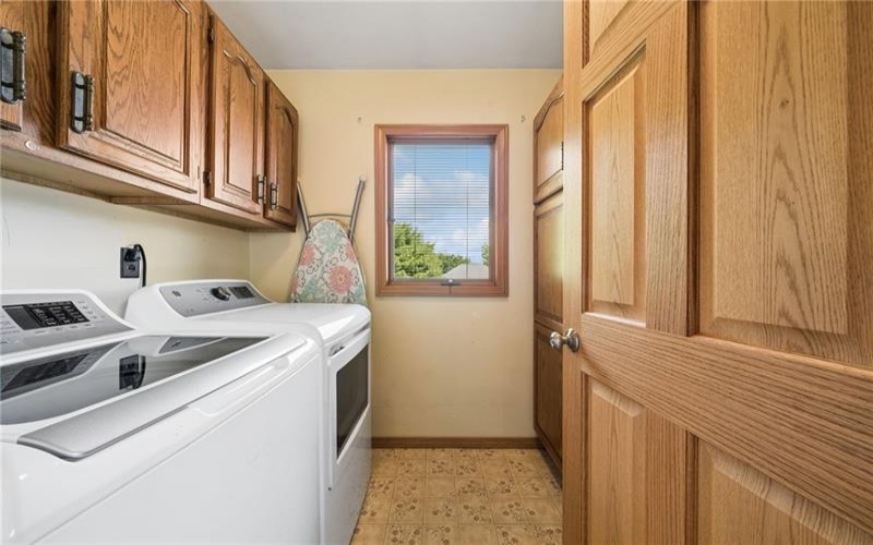 215 Shelby Drive, Greensburg, 15601, 3 Bedrooms Bedrooms, 9 Rooms Rooms,3.1 BathroomsBathrooms,Residential,For Sale,Shelby Drive,1759461