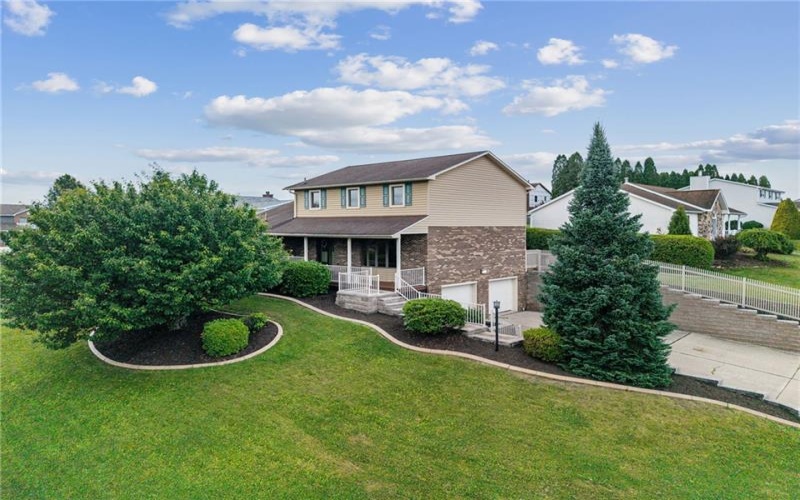 215 Shelby Drive, Greensburg, 15601, 3 Bedrooms Bedrooms, 9 Rooms Rooms,3.1 BathroomsBathrooms,Residential,For Sale,Shelby Drive,1759461