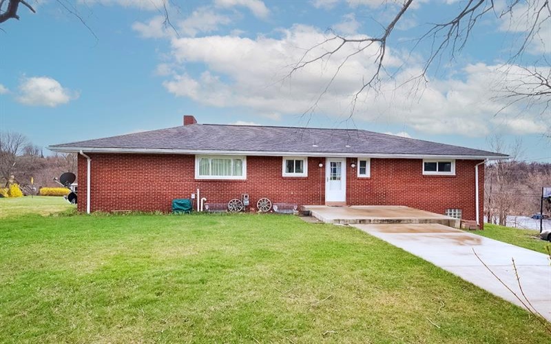 1 Westwood Drive, Jeannette, 15644, 3 Bedrooms Bedrooms, 9 Rooms Rooms,2 BathroomsBathrooms,Residential,For Sale,Westwood Drive,1744363