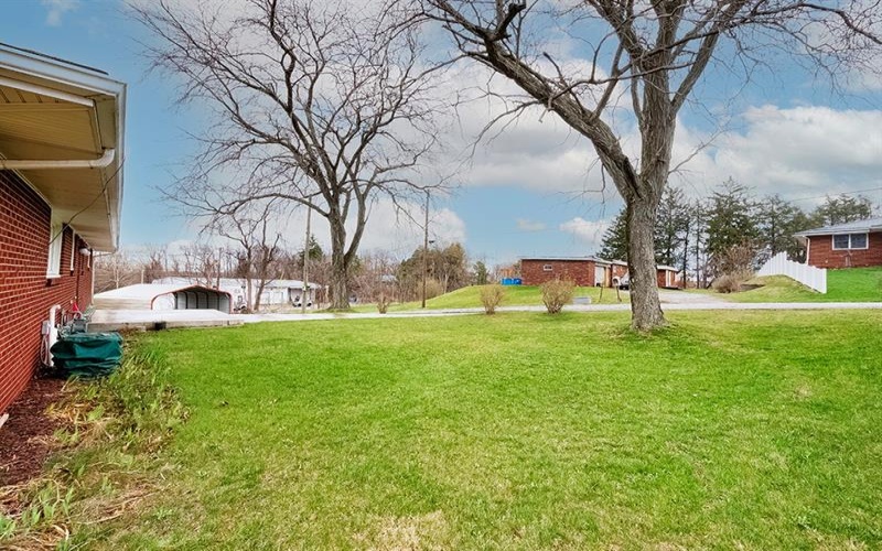 1 Westwood Drive, Jeannette, 15644, 3 Bedrooms Bedrooms, 9 Rooms Rooms,2 BathroomsBathrooms,Residential,For Sale,Westwood Drive,1744363