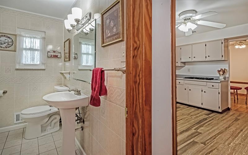 1 Westwood Drive, Jeannette, 15644, 3 Bedrooms Bedrooms, 9 Rooms Rooms,2 BathroomsBathrooms,Residential,For Sale,Westwood Drive,1744363