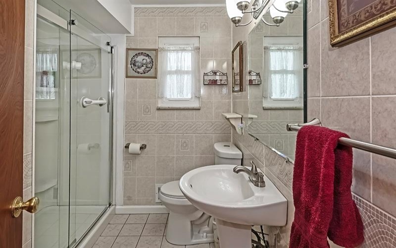 1 Westwood Drive, Jeannette, 15644, 3 Bedrooms Bedrooms, 9 Rooms Rooms,2 BathroomsBathrooms,Residential,For Sale,Westwood Drive,1744363