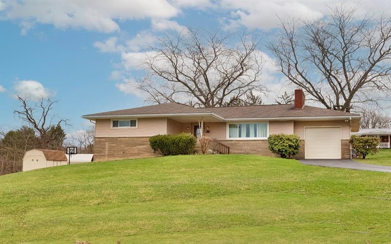 1 Westwood Drive, Jeannette, 15644, 3 Bedrooms Bedrooms, 9 Rooms Rooms,2 BathroomsBathrooms,Residential,For Sale,Westwood Drive,1744363