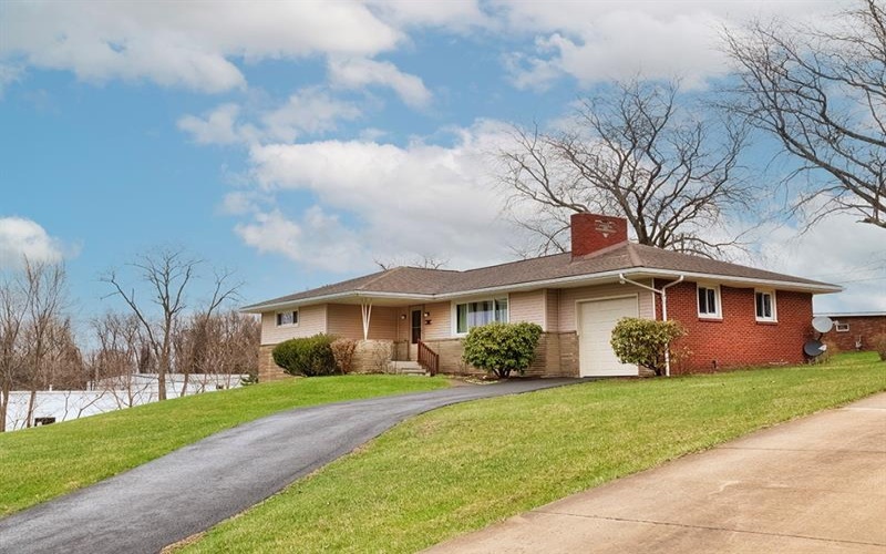 1 Westwood Drive, Jeannette, 15644, 3 Bedrooms Bedrooms, 9 Rooms Rooms,2 BathroomsBathrooms,Residential,For Sale,Westwood Drive,1744363
