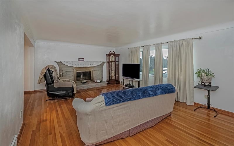 1 Westwood Drive, Jeannette, 15644, 3 Bedrooms Bedrooms, 9 Rooms Rooms,2 BathroomsBathrooms,Residential,For Sale,Westwood Drive,1744363