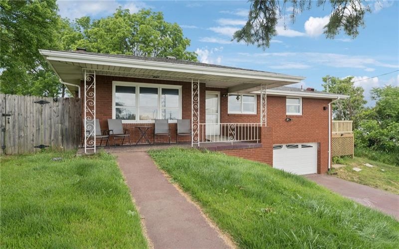 30 Clay Pike, Irwin, 15642, 3 Bedrooms Bedrooms, 8 Rooms Rooms,2.1 BathroomsBathrooms,Residential,For Sale,Clay Pike,1759474