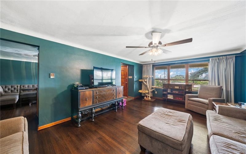 30 Clay Pike, Irwin, 15642, 3 Bedrooms Bedrooms, 8 Rooms Rooms,2.1 BathroomsBathrooms,Residential,For Sale,Clay Pike,1759474