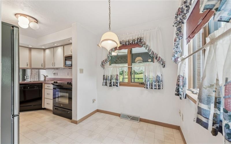 133 Mellingertown Rd, Mt. Pleasant, 15666, 2 Bedrooms Bedrooms, 11 Rooms Rooms,2.1 BathroomsBathrooms,Residential,For Sale,Mellingertown Rd,1759813