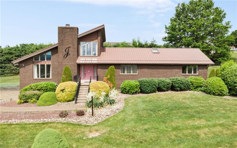 133 Mellingertown Rd, Mt. Pleasant, 15666, 2 Bedrooms Bedrooms, 11 Rooms Rooms,2.1 BathroomsBathrooms,Residential,For Sale,Mellingertown Rd,1759813