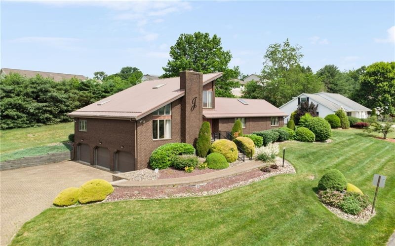 133 Mellingertown Rd, Mt. Pleasant, 15666, 2 Bedrooms Bedrooms, 11 Rooms Rooms,2.1 BathroomsBathrooms,Residential,For Sale,Mellingertown Rd,1759813