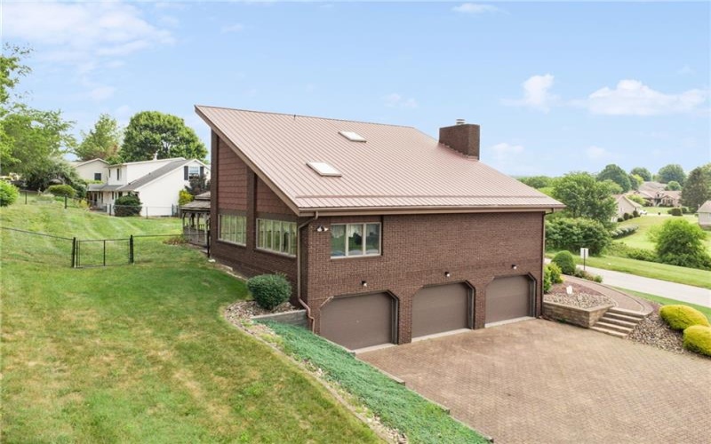 133 Mellingertown Rd, Mt. Pleasant, 15666, 2 Bedrooms Bedrooms, 11 Rooms Rooms,2.1 BathroomsBathrooms,Residential,For Sale,Mellingertown Rd,1759813