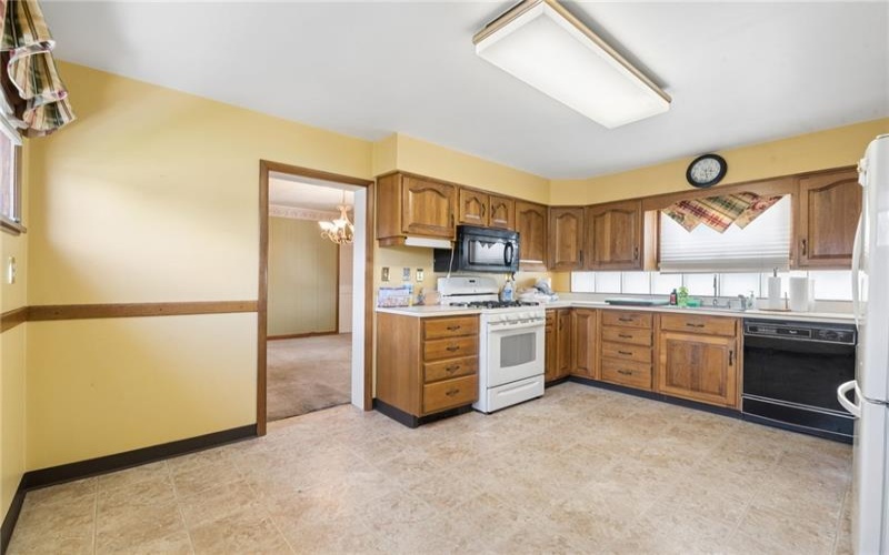 212 4th Street, Youngwood, 15697, 2 Bedrooms Bedrooms, 7 Rooms Rooms,1 BathroomBathrooms,Residential,For Sale,4th Street,1759987