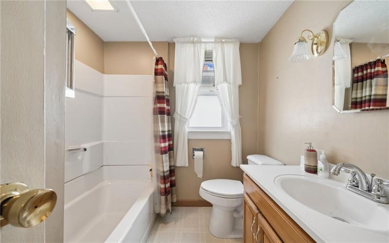 212 4th Street, Youngwood, 15697, 2 Bedrooms Bedrooms, 7 Rooms Rooms,1 BathroomBathrooms,Residential,For Sale,4th Street,1759987