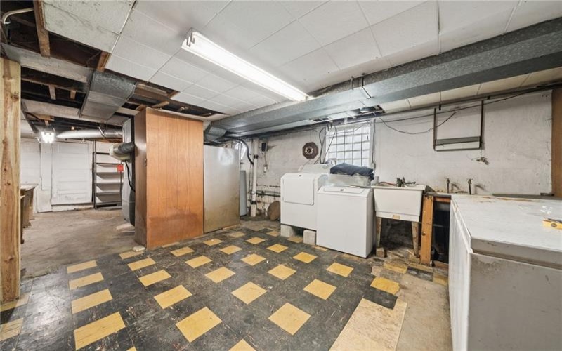212 4th Street, Youngwood, 15697, 2 Bedrooms Bedrooms, 7 Rooms Rooms,1 BathroomBathrooms,Residential,For Sale,4th Street,1759987