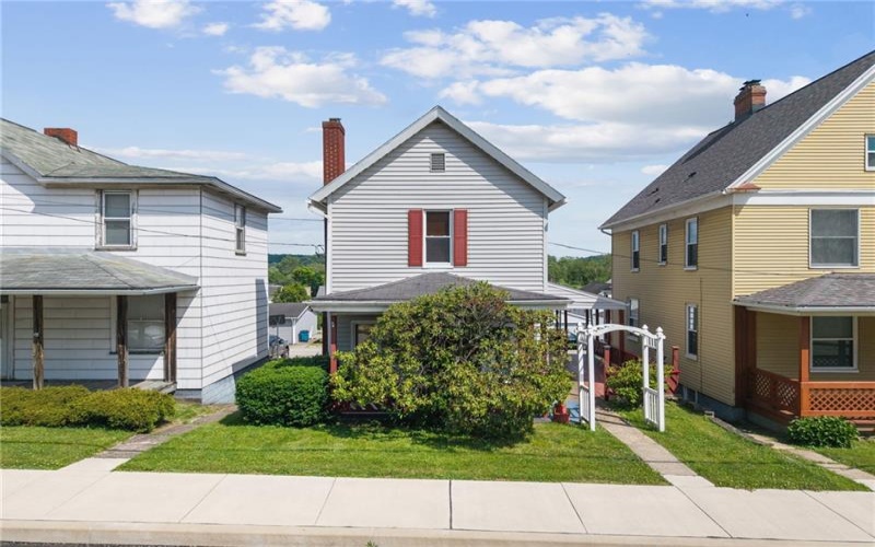 212 4th Street, Youngwood, 15697, 2 Bedrooms Bedrooms, 7 Rooms Rooms,1 BathroomBathrooms,Residential,For Sale,4th Street,1759987