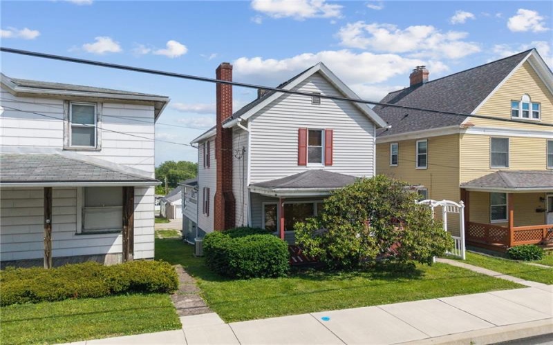 212 4th Street, Youngwood, 15697, 2 Bedrooms Bedrooms, 7 Rooms Rooms,1 BathroomBathrooms,Residential,For Sale,4th Street,1759987