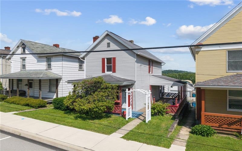 212 4th Street, Youngwood, 15697, 2 Bedrooms Bedrooms, 7 Rooms Rooms,1 BathroomBathrooms,Residential,For Sale,4th Street,1759987