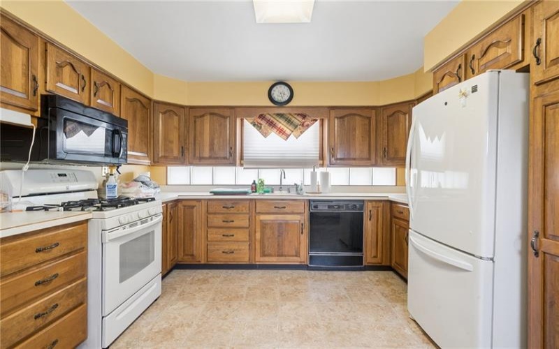 212 4th Street, Youngwood, 15697, 2 Bedrooms Bedrooms, 7 Rooms Rooms,1 BathroomBathrooms,Residential,For Sale,4th Street,1759987