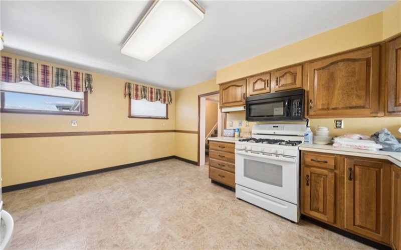 212 4th Street, Youngwood, 15697, 2 Bedrooms Bedrooms, 7 Rooms Rooms,1 BathroomBathrooms,Residential,For Sale,4th Street,1759987