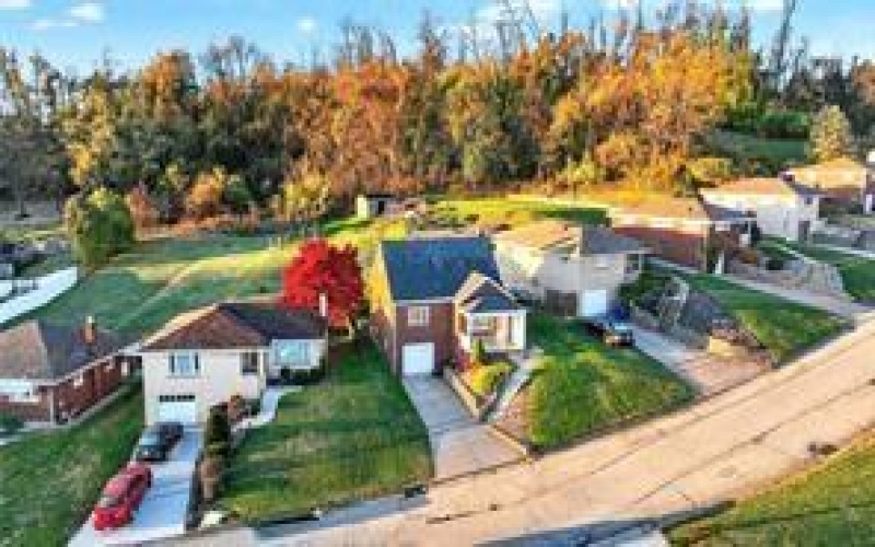 34 Westmoreland Dr., Monessen, 15062, 4 Bedrooms Bedrooms, 7 Rooms Rooms,2 BathroomsBathrooms,Residential,For Sale,Westmoreland Dr.,1760034