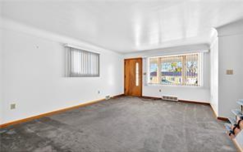 34 Westmoreland Dr., Monessen, 15062, 4 Bedrooms Bedrooms, 7 Rooms Rooms,2 BathroomsBathrooms,Residential,For Sale,Westmoreland Dr.,1760034
