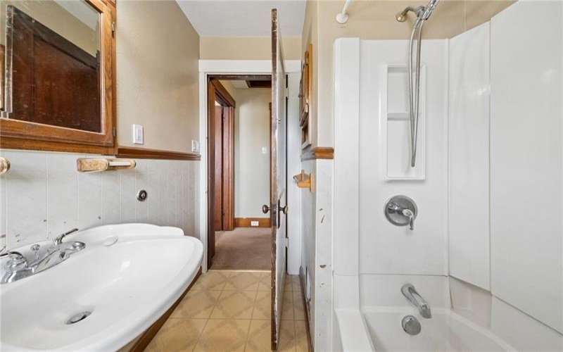 1405 Park Ave, Washington, 15301, 4 Bedrooms Bedrooms, 7 Rooms Rooms,1.1 BathroomsBathrooms,Residential,For Sale,Park Ave,1760024
