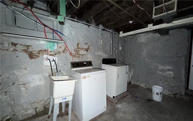 1633 Leishman Ave, New Kensington, 15068, 5 Bedrooms Bedrooms, ,2.1 BathroomsBathrooms,Residential,For Sale,Leishman Ave,1760051