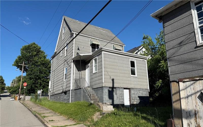 1633 Leishman Ave, New Kensington, 15068, 5 Bedrooms Bedrooms, ,2.1 BathroomsBathrooms,Residential,For Sale,Leishman Ave,1760051