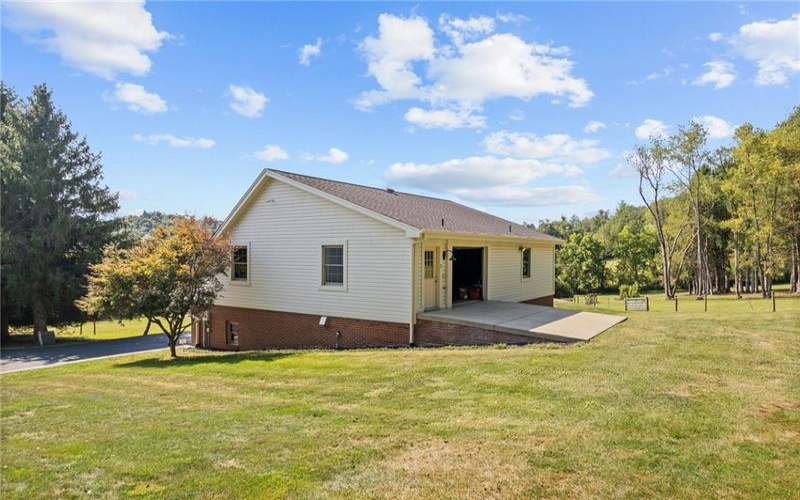 959 Bentleyville Rd, Charleroi, 15022, 4 Bedrooms Bedrooms, ,3.1 BathroomsBathrooms,Farm-acreage-lot,For Sale,Barn, Multi-purpose buildng,Bentleyville Rd,1760127