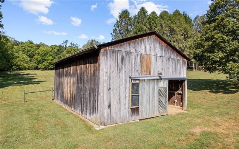 959 Bentleyville Rd, Charleroi, 15022, 4 Bedrooms Bedrooms, ,3.1 BathroomsBathrooms,Farm-acreage-lot,For Sale,Barn, Multi-purpose buildng,Bentleyville Rd,1760127