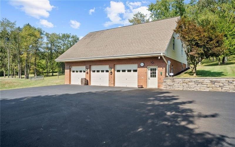 959 Bentleyville Rd, Charleroi, 15022, 4 Bedrooms Bedrooms, ,3.1 BathroomsBathrooms,Farm-acreage-lot,For Sale,Barn, Multi-purpose buildng,Bentleyville Rd,1760127