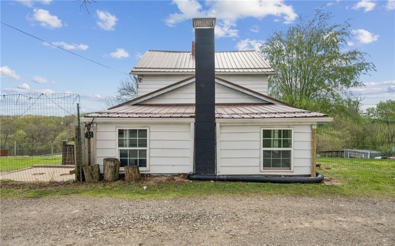 35 Bucey Rd, Burgettstown, 15021, 3 Bedrooms Bedrooms, ,1 BathroomBathrooms,Residential,For Sale,Bucey Rd,1760403