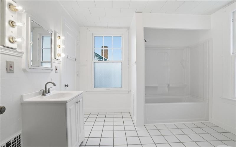 313 Morgantown St, Uniontown, 15401, 3 Bedrooms Bedrooms, 6 Rooms Rooms,1.1 BathroomsBathrooms,Residential,For Sale,Morgantown St,1760507